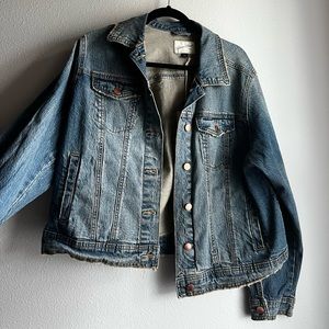 Universal Thread oversized distressed denim jacket. L. NWT
